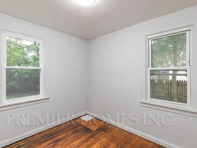 1738 Harrisburg Rd NE — Photo 8