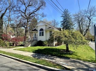 27 Glendale Dr, Hillsdale, NJ 07642