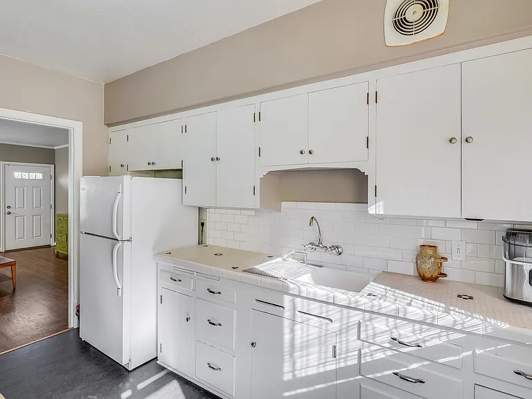 6500 N Michigan Ave #1 — Photo 5