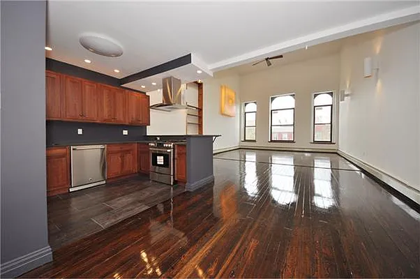 Rented by R New York | media 38