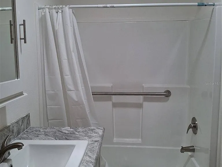 114 Emerald Ave N — Photo 4