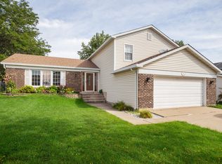 174 Warwick Dr, Glendale Hts, IL 60139