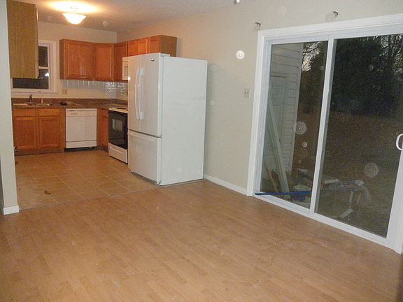 2nd image of 912 Rolling Green Dr