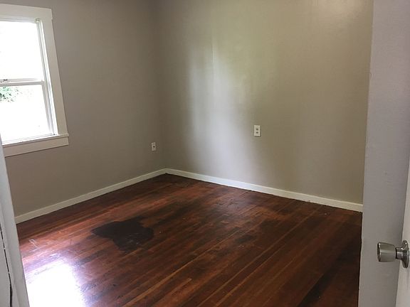 5th image of 1326 Garrison St NE