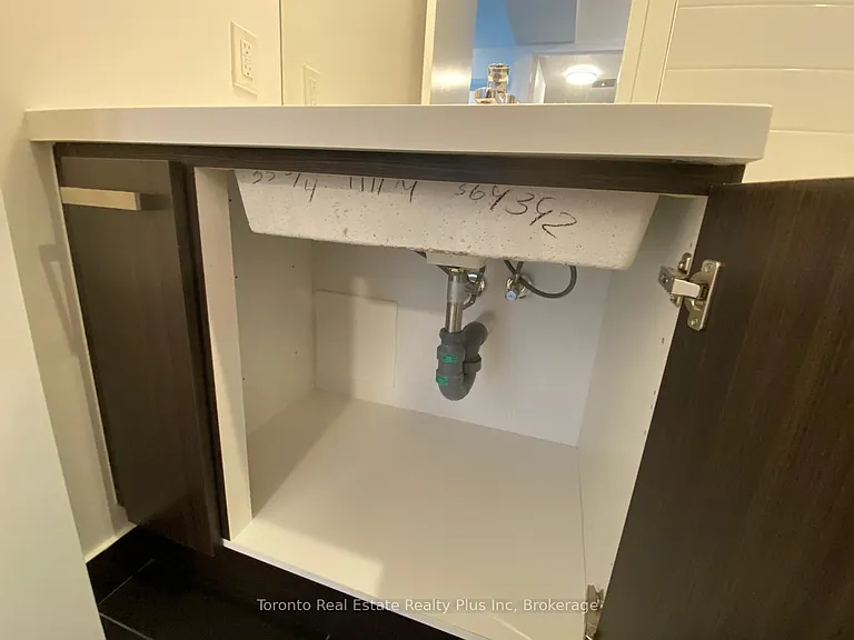 125 Redpath Ave #1111 — Photo 34