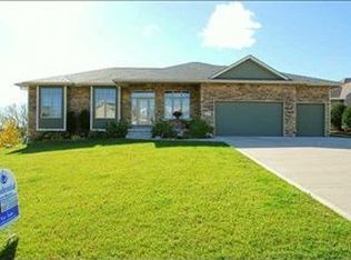 9228 Enfield Dr, Johnston, IA 50131