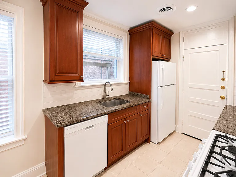 2044 W Farragut Ave #2C — Photo 6