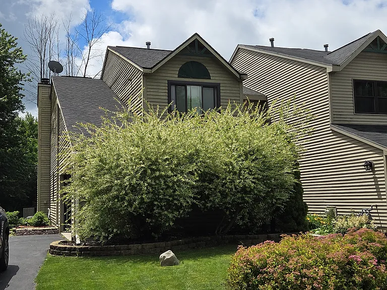 8188 Honeysuckle Dr — Photo 5