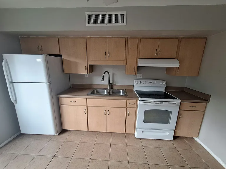 919 E Orange St #B — Photo 25