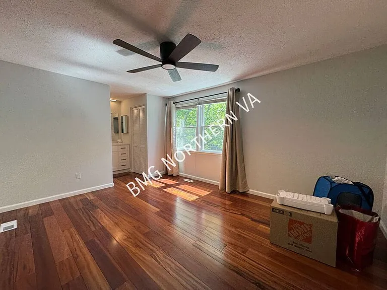 379 W Broad St — Photo 15