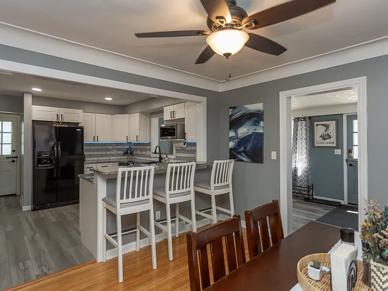4243 Beverly Dr — Photo 23