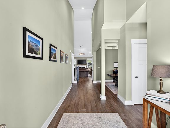 5th image of 402 Vestry Pl