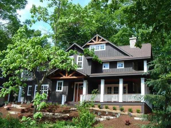 111 Wall St, Douglas, MI 49406