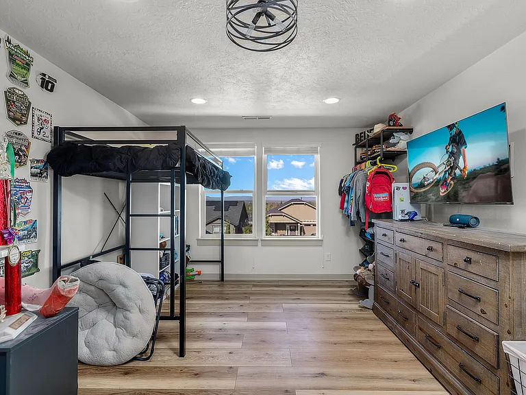4476 SW Salmon Pl — Photo 20