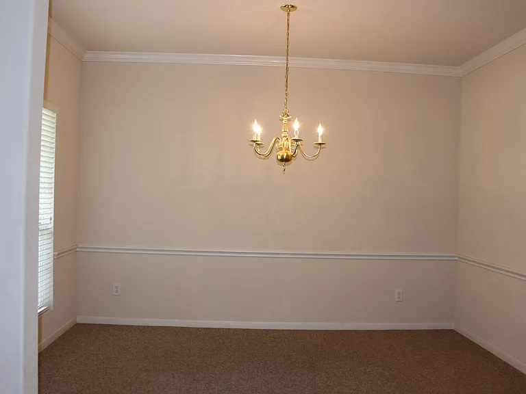 nice size dining room
