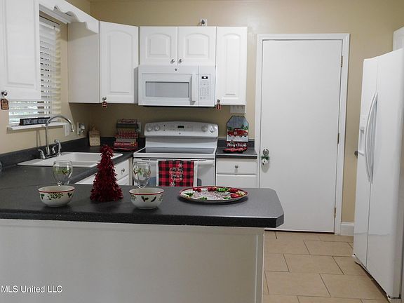 3rd image of 107 W Chipwood Dr