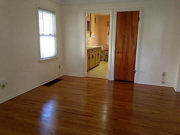 4th image of 2926 123rd St
