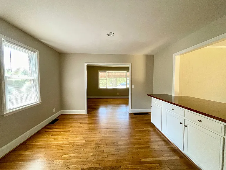 1051 S Holly St — Photo 7