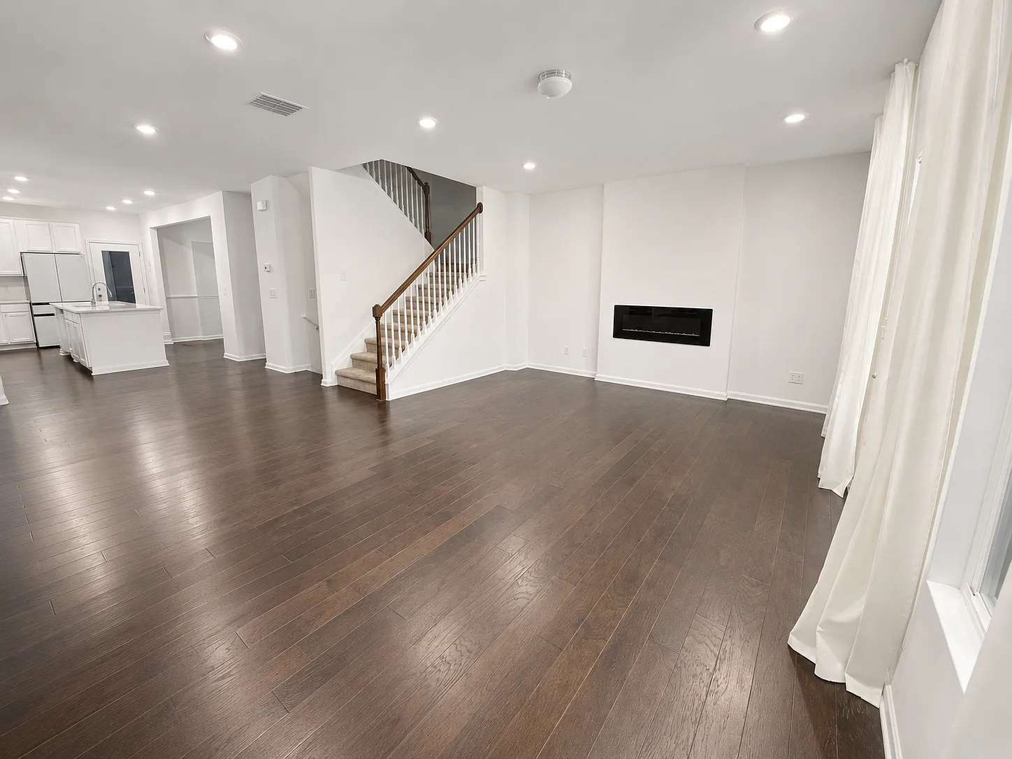 3 bed, 2.5 bath, 2072 sqft, $2,450 — Photo 4