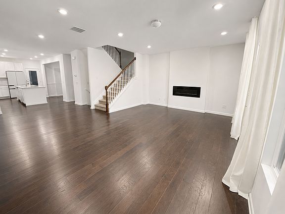 4th image of 545 Ruths Dr