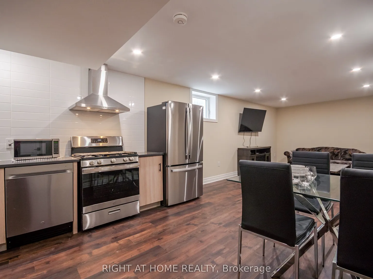 1 bed, $1,300 — Photo 3