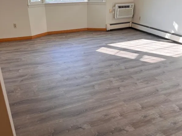 2 Town House Ln APT 12, Acton, MA 01720