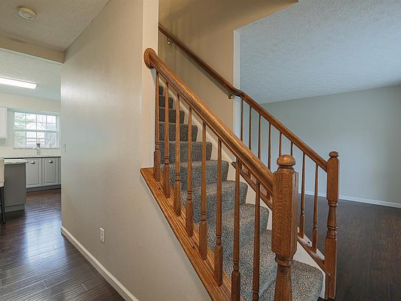 4th image of 461 Cherry Hill Ln
