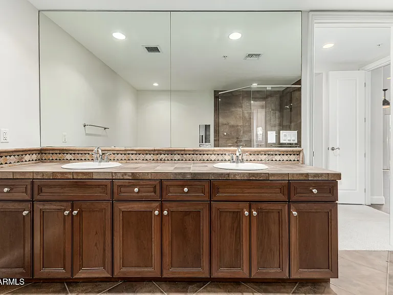 3801 N Goldwater Blvd #G201 — Photo 39