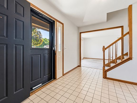 3rd image of 736 Concord Ln