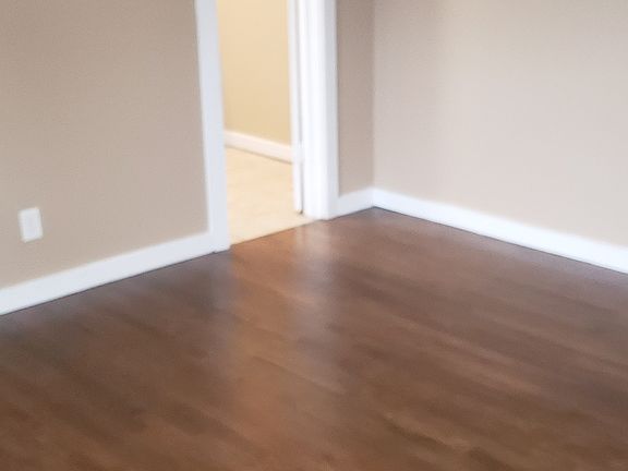 5th image of 410 E 2nd St