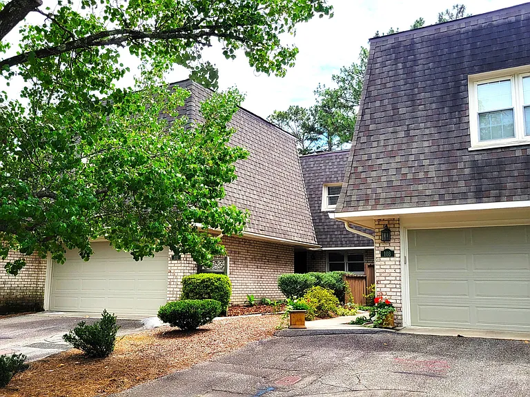 102 Wimbledon Dr — Photo 1