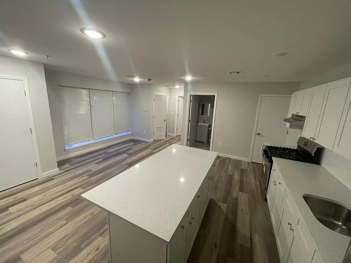 1 bed, $1,718 — Photo 2