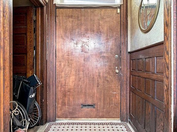 5th image of 102 E Cliveden St
