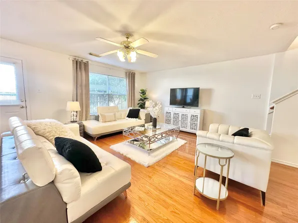 8223 Golf Green Cir, Houston, TX 77036