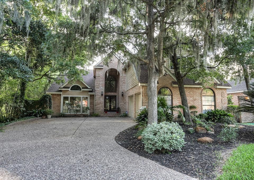 1st image of 15542 Walkwood Dr