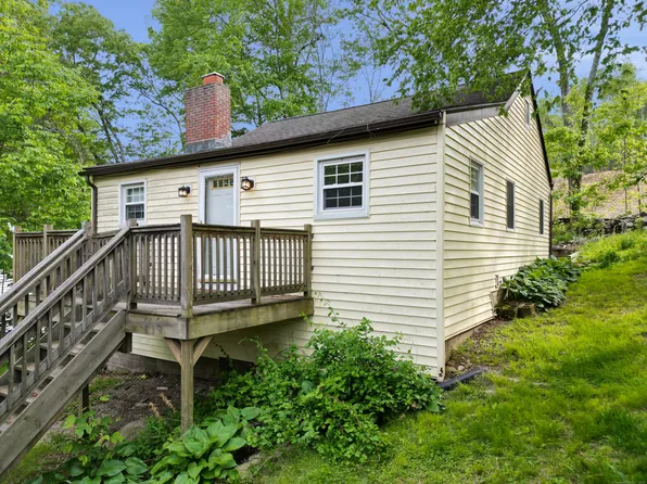 33 Lakewood Road, East Hampton, CT 06424