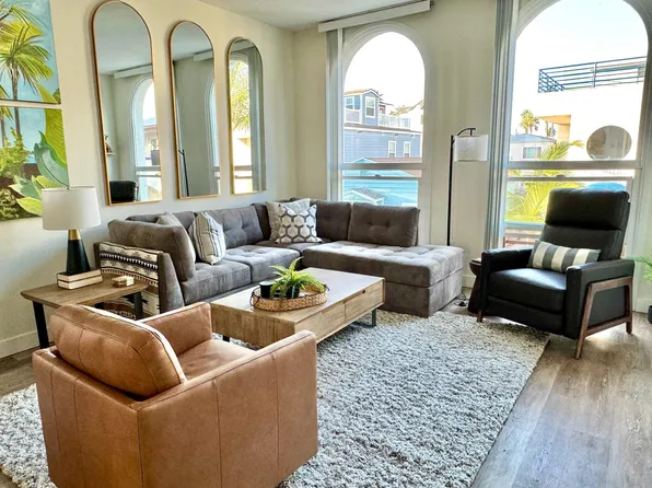 733 Ensenada Ct APT B, San Diego, CA 92109