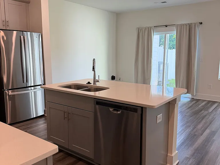 814 Thread Way — Photo 5