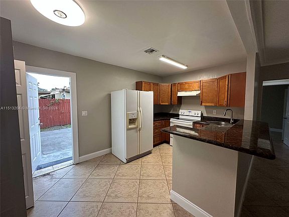 4th image of 14115 NE 9th Ave
