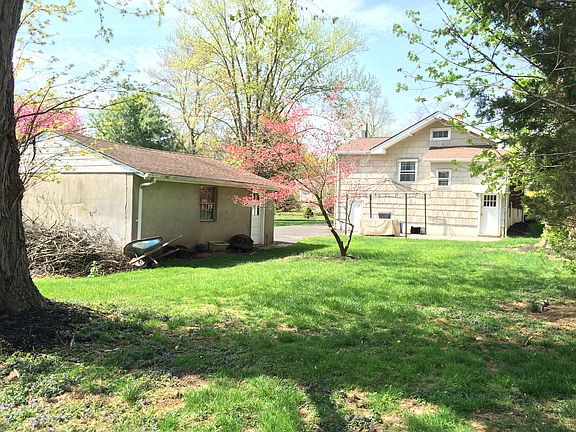 Large level lot