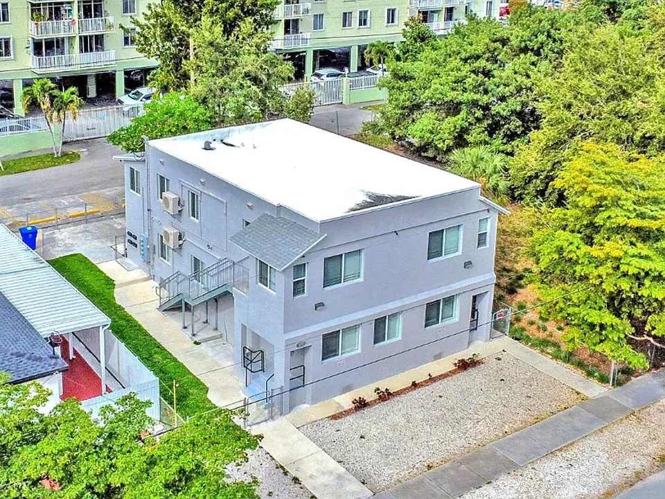 600 NW 25th Ct