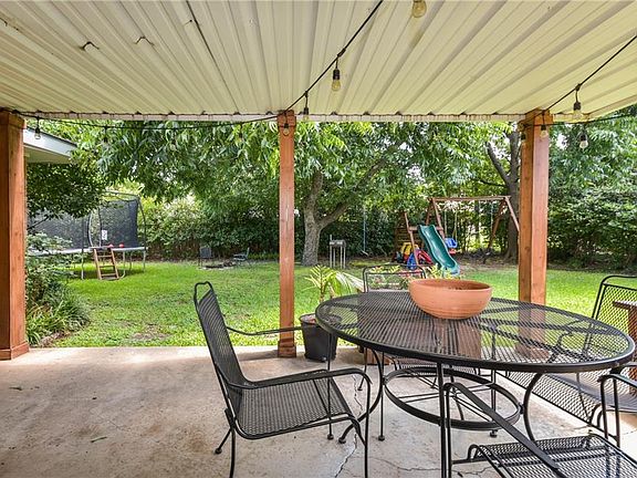 5th image of 3517 Lawndale Ave