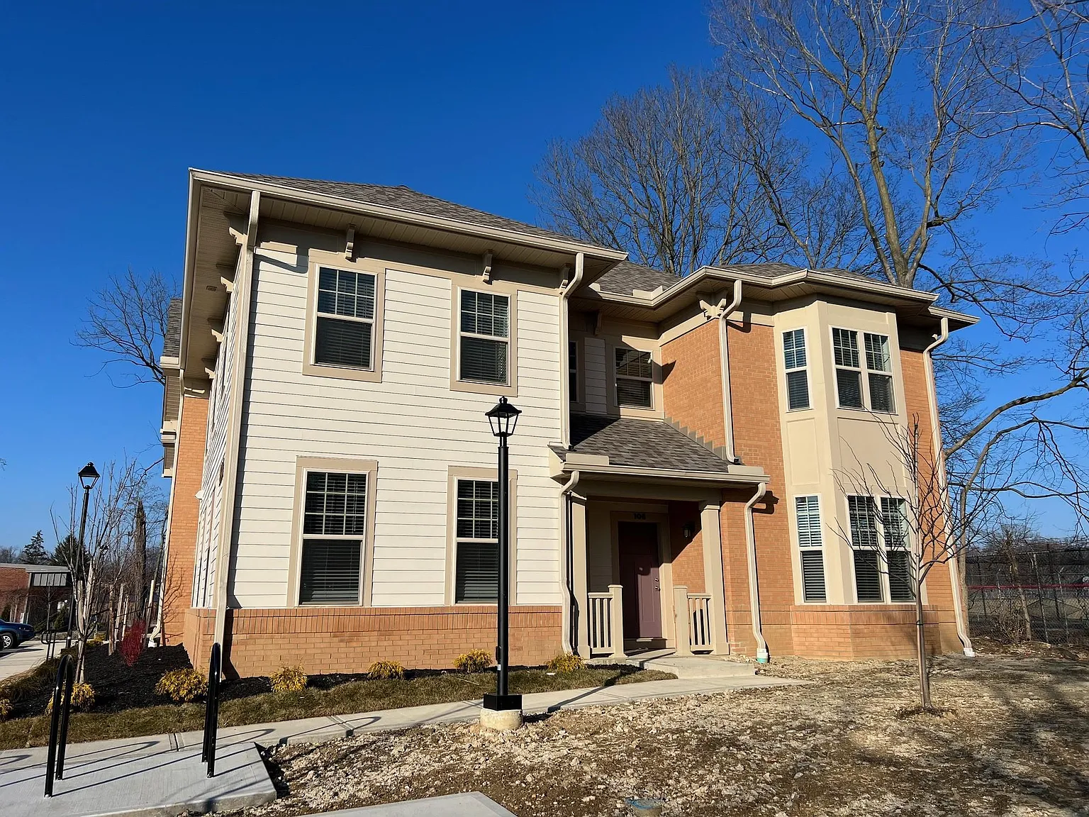 2 bed, 1300 sqft, $2,200 — Photo 4