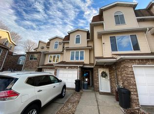 30 Zachary Ct, Staten Island, NY 10310