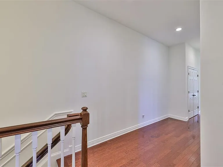 602 Saxony Blvd — Photo 19