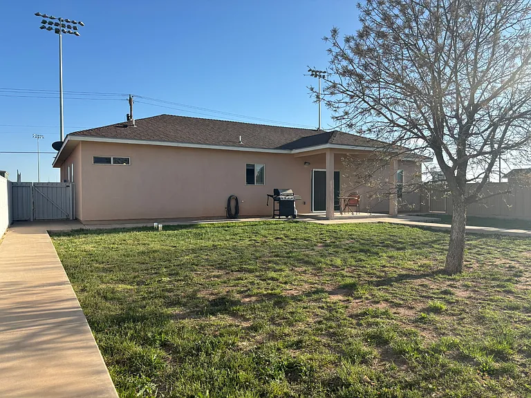 1806 W University Dr — Photo 23