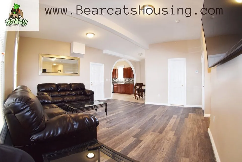 82 Front St #2-1