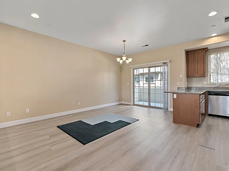 562 Lambert Ter — Photo 17