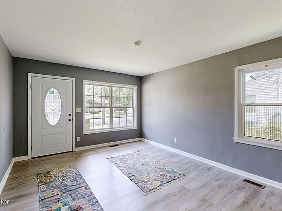 3rd image of 5104 Red Oak Ln