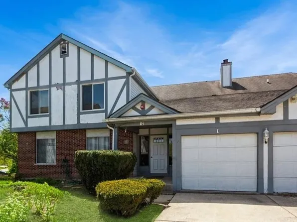 12 Wake Robin Ct APT 101, Woodridge, IL 60517